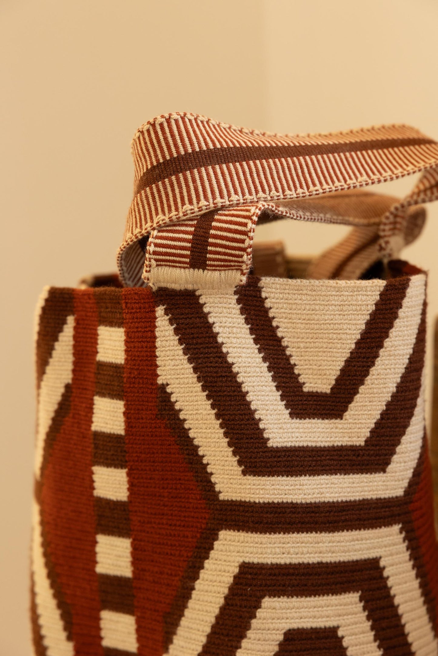 Icona Teja | Bolso Wayuu Artesanal Hecho a Mano en Colombia